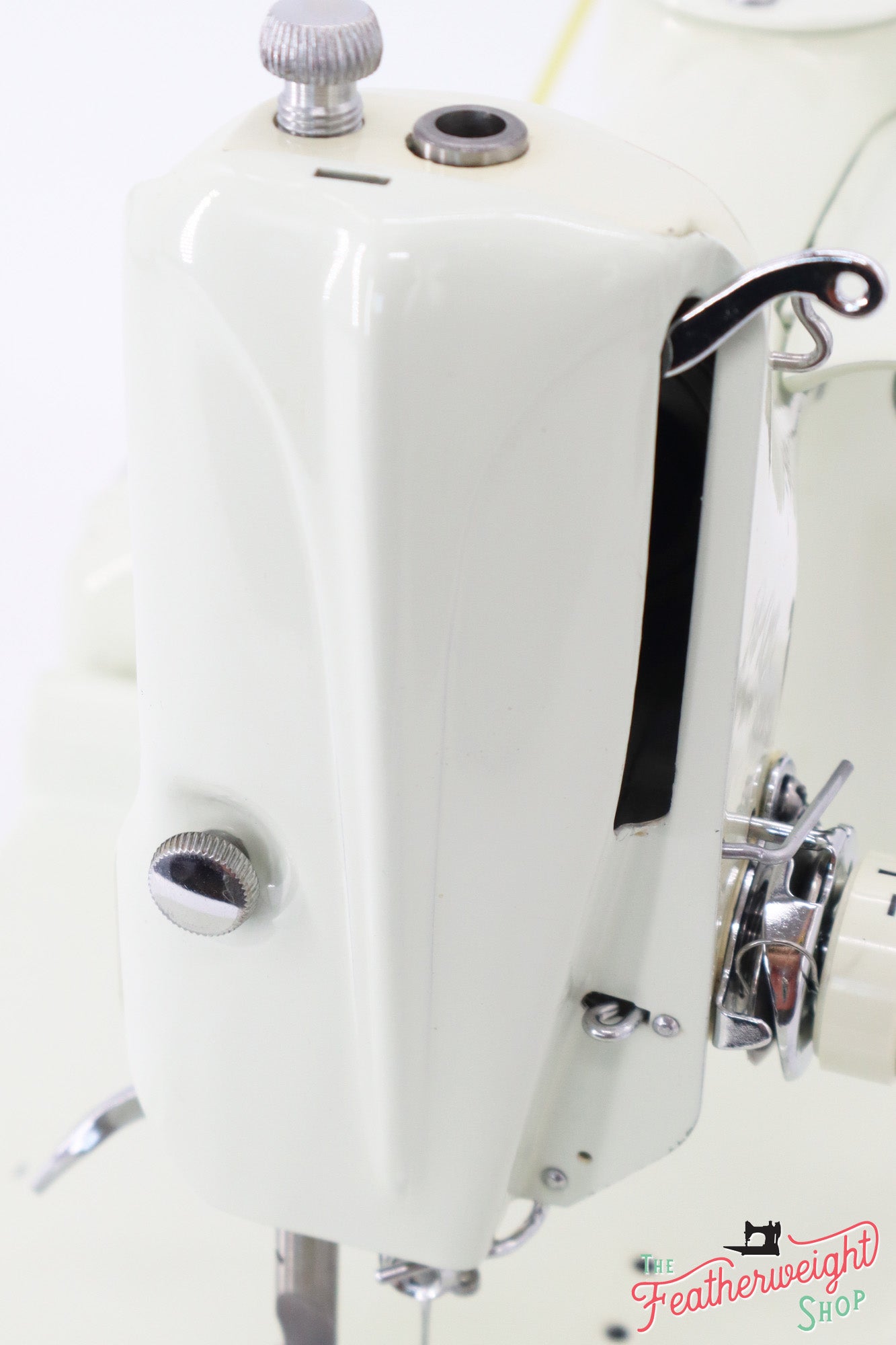 Singer Featherweight 221 Sewing Machine, WHITE - EV915***