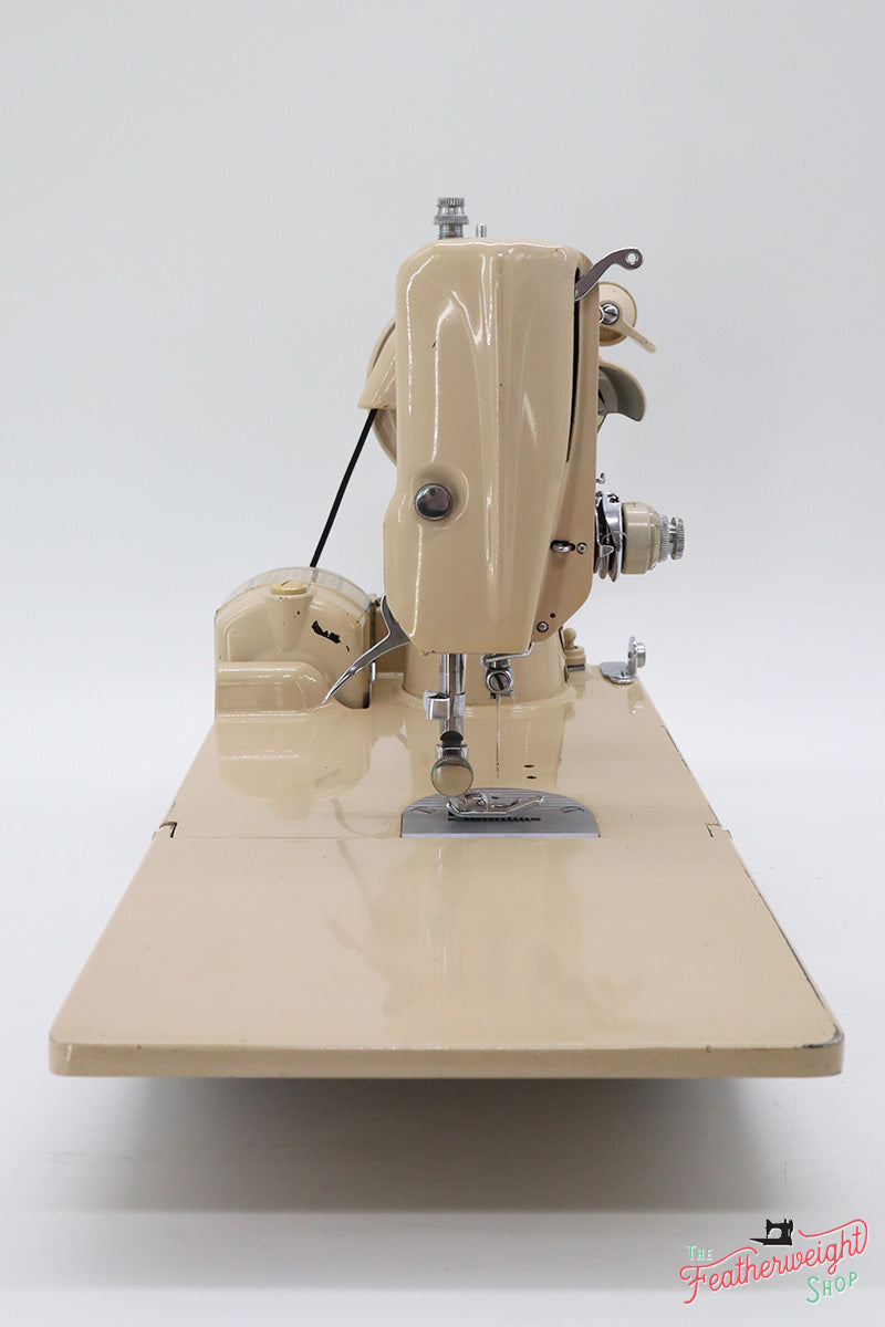 Singer Featherweight 221 Sewing Machine, TAN JE158***