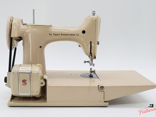 Load image into Gallery viewer, Singer Featherweight 221 Sewing Machine, TAN JE158***