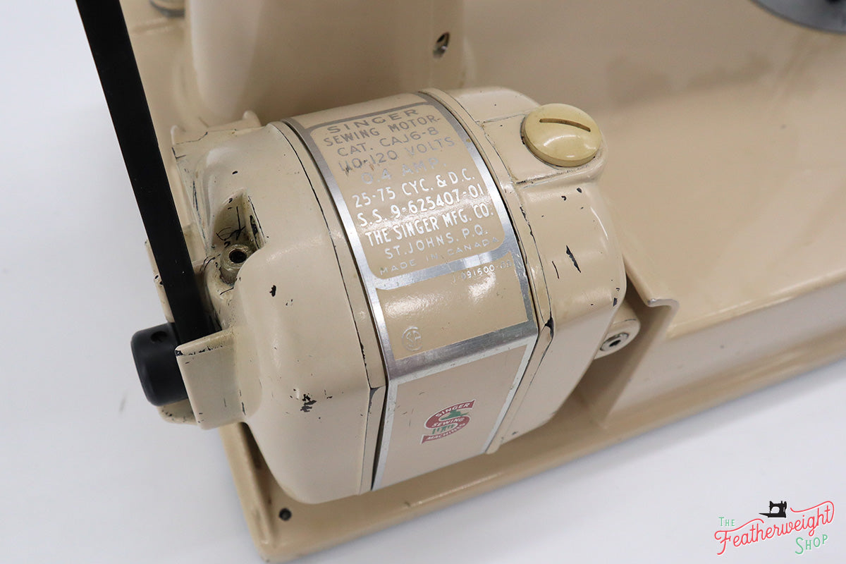 Singer Featherweight 221 Sewing Machine, TAN JE158***