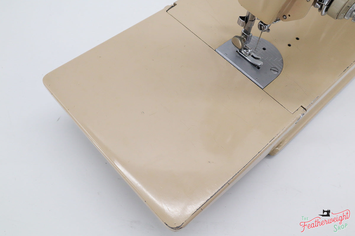 Singer Featherweight 221 Sewing Machine, TAN JE158***