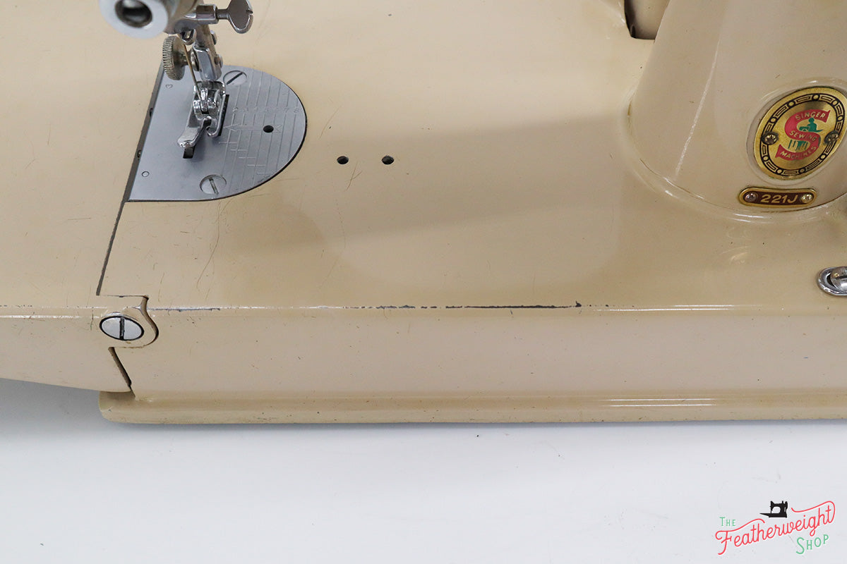 Singer Featherweight 221 Sewing Machine, TAN JE158***