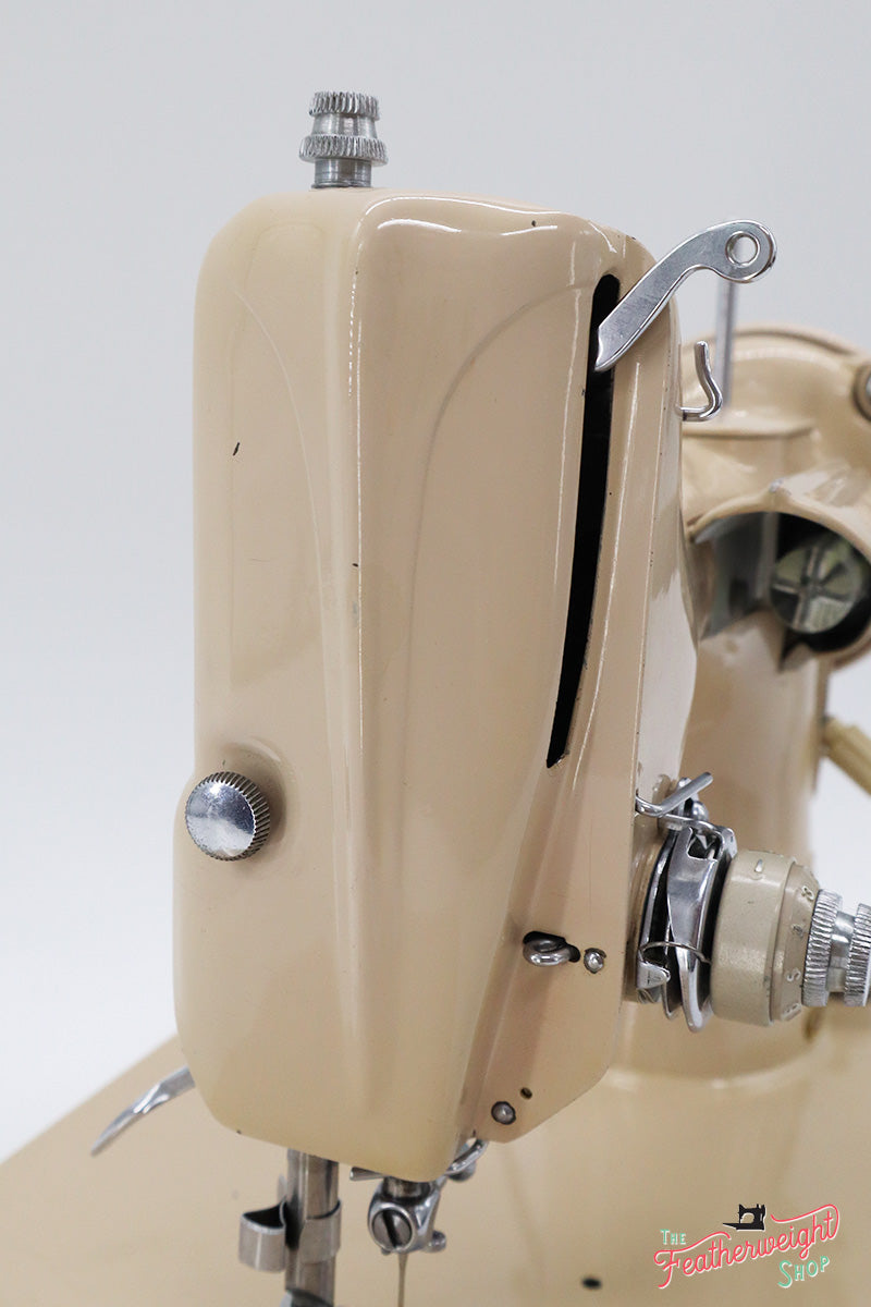 Singer Featherweight 221 Sewing Machine, TAN JE158***