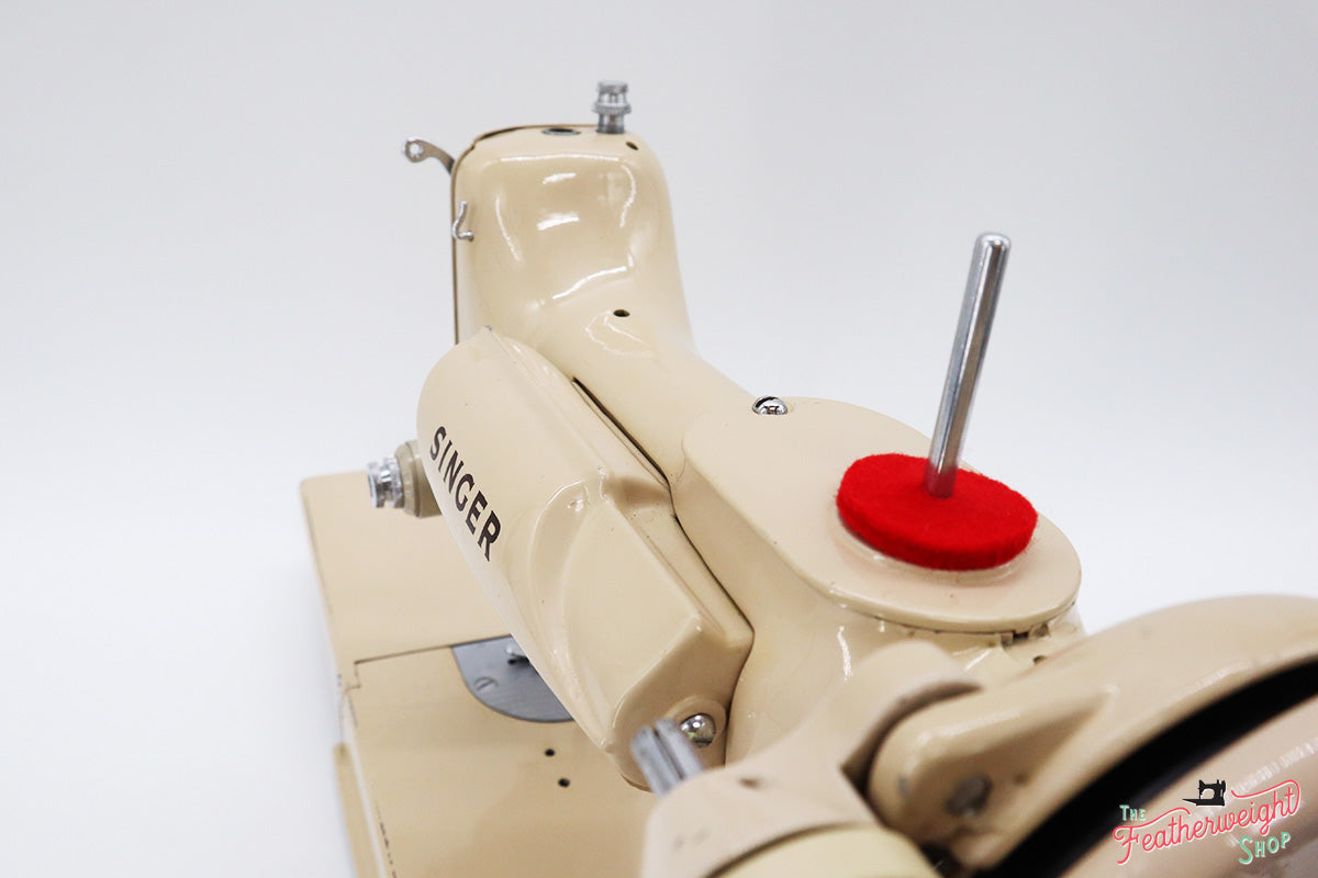 Singer Featherweight 221 Sewing Machine, TAN JE158***