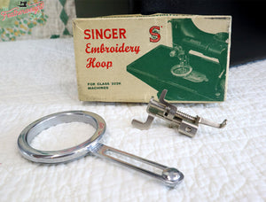 Singer Featherweight 222K Sewing Machine, RED "S" EP759***
