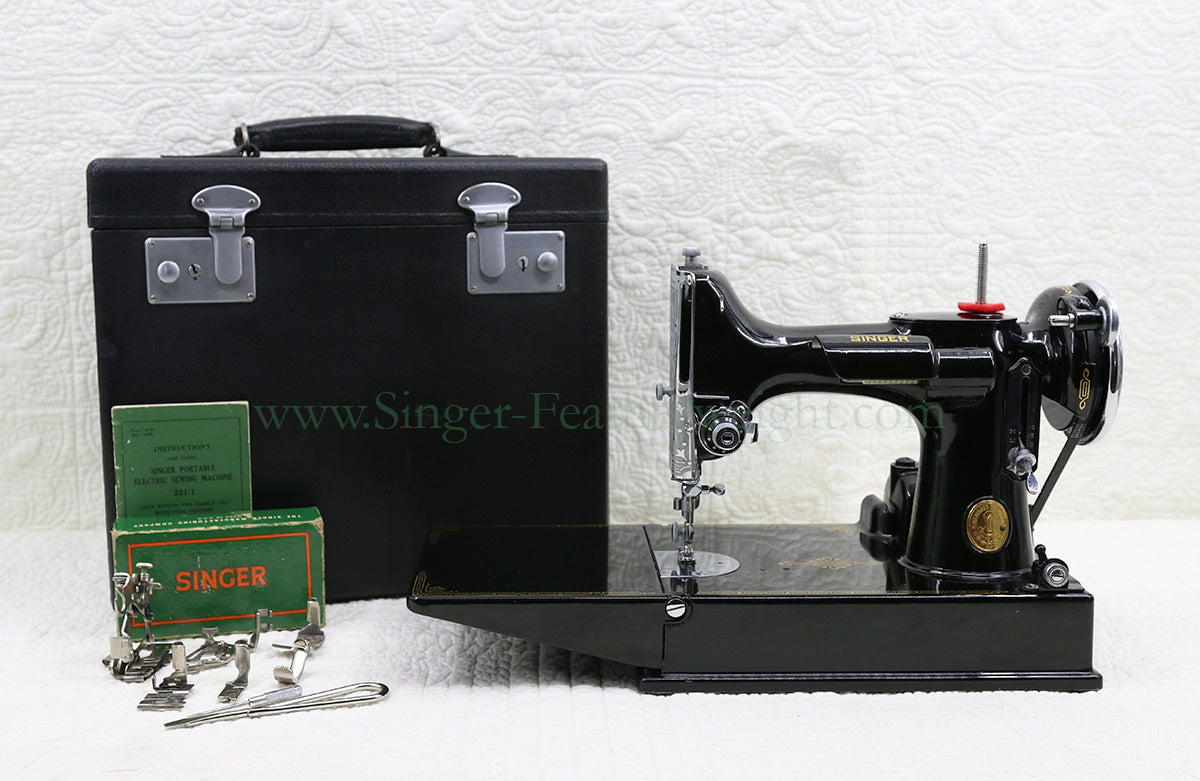 Singer Featherweight 221 Sewing Machine, AF089***