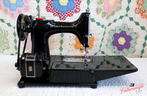 Singer Featherweight 222K Sewing Machine, RED "S" EP759***