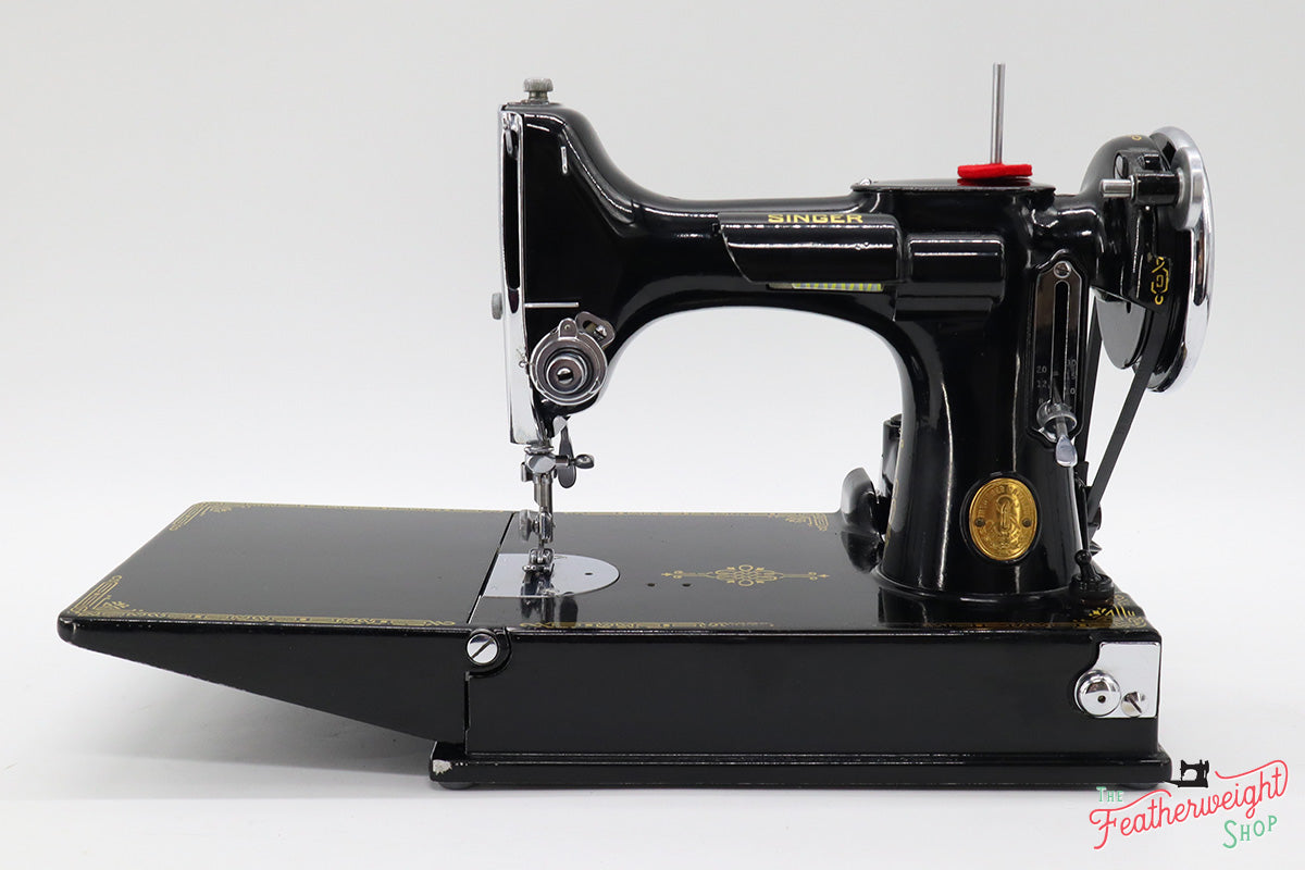 Singer Featherweight 221 Sewing machine, 1934 AD787***