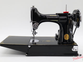 Load image into Gallery viewer, Singer Featherweight 221 Sewing machine, 1934 AD787***