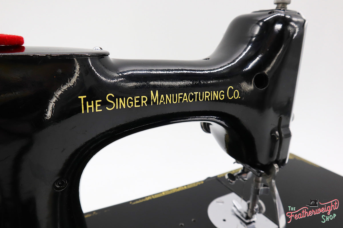 Singer Featherweight 221 Sewing machine, 1934 AD787***