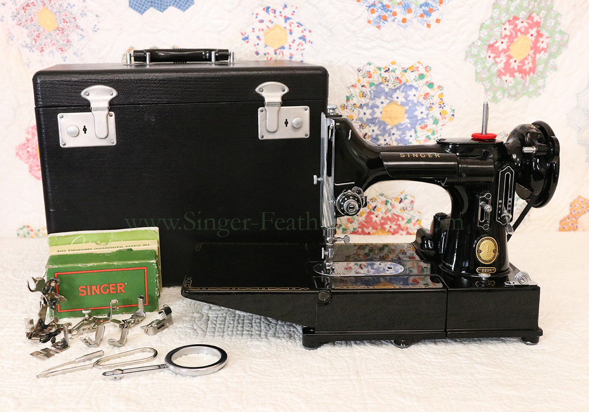 Singer Featherweight 222K Sewing Machine EM9581**