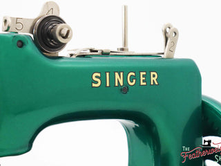 Load image into Gallery viewer, Singer Sewhandy Model 20 - Fully Restored in &#39;Emerald Green&#39; - Complete Set
