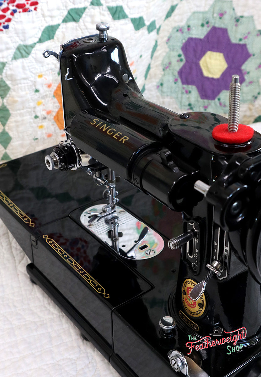 Singer Featherweight 222K Sewing Machine, RED "S" EP759***