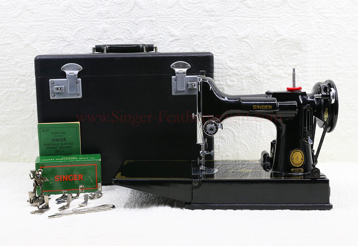 Singer Featherweight 221 Sewing Machine, AL419***