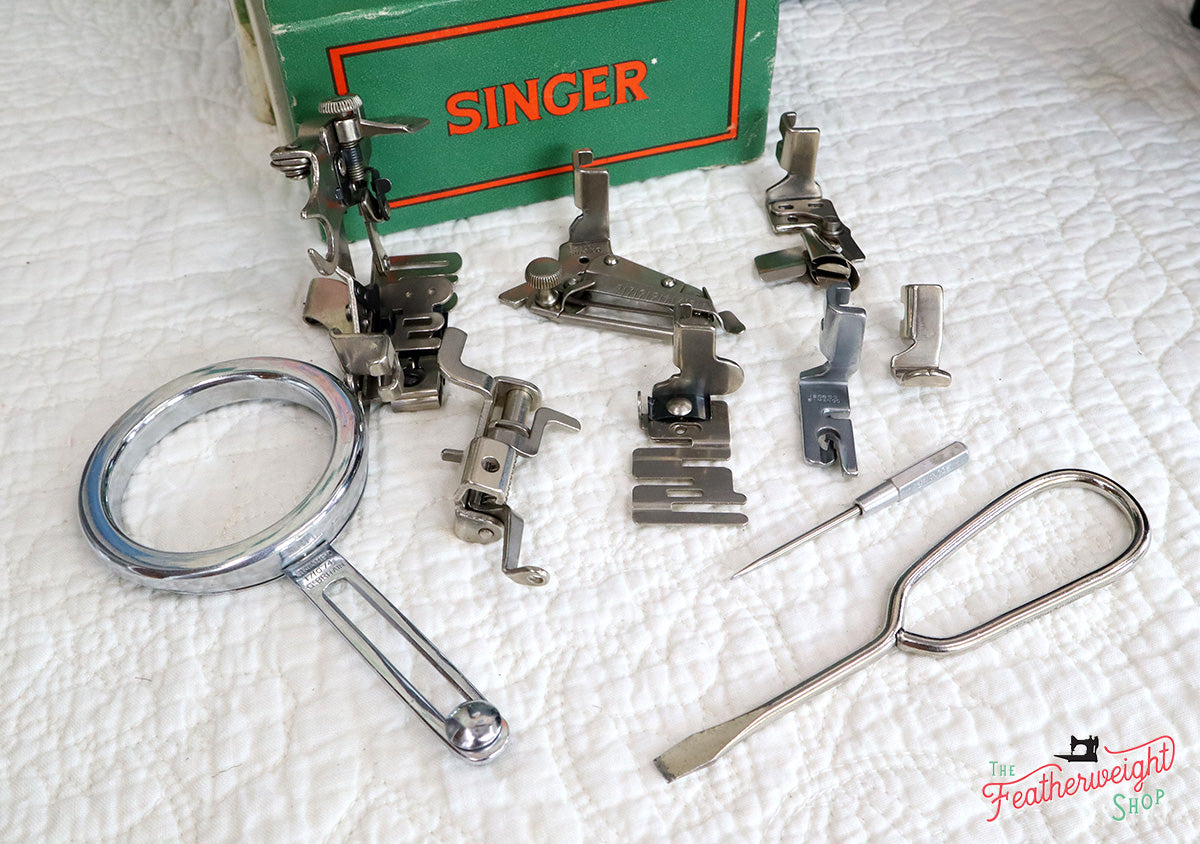 Singer Featherweight 222K Sewing Machine EN135***