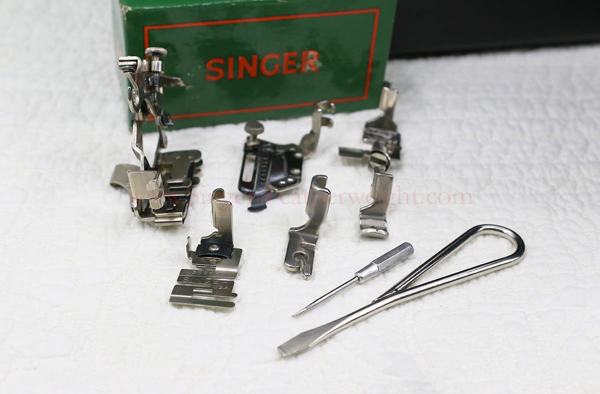 Singer Featherweight 221 Sewing Machine, AL419***