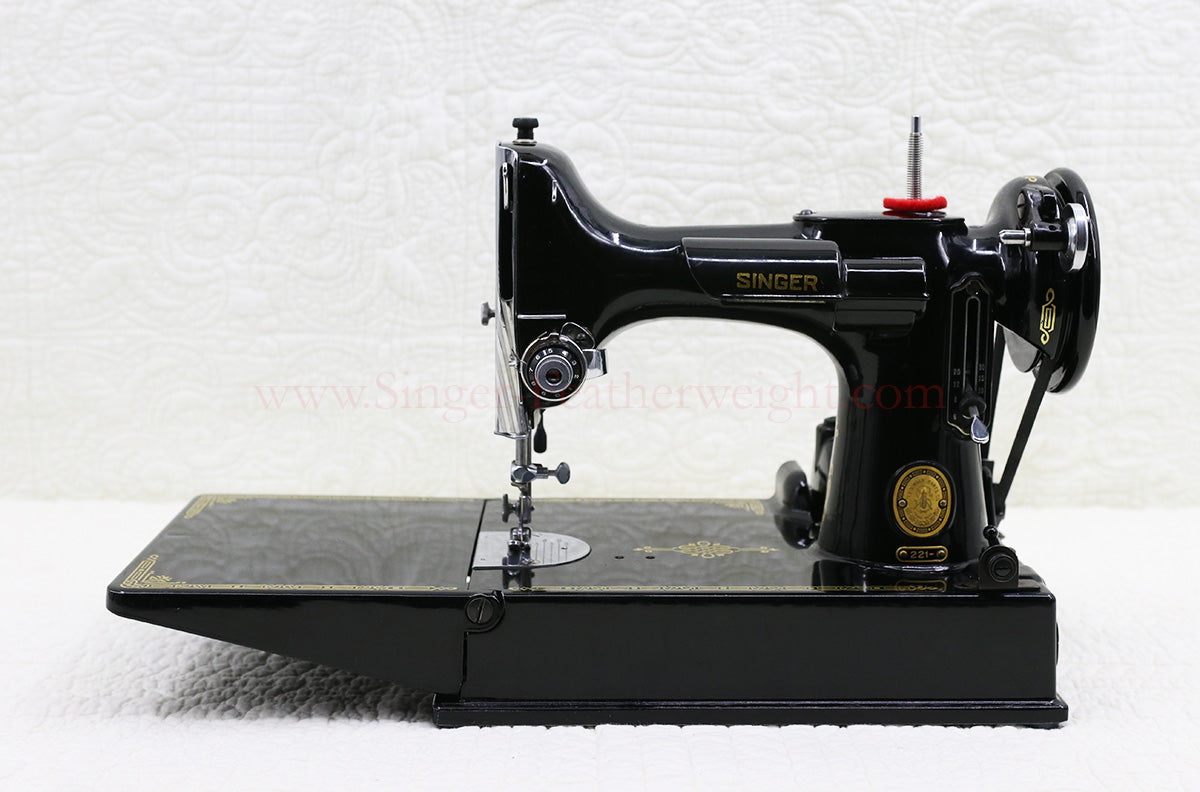 Singer Featherweight 221 Sewing Machine, AL419***