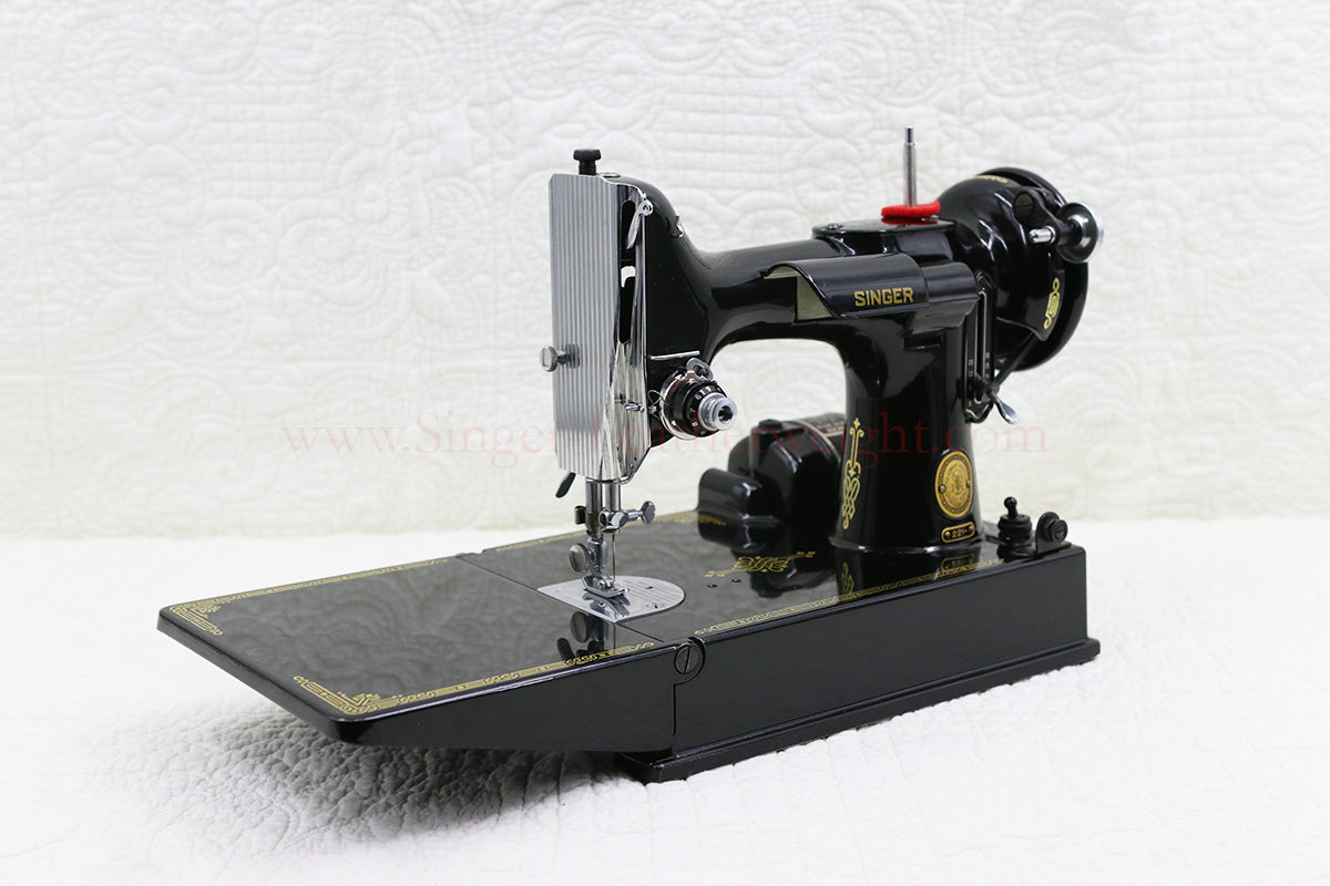 Singer Featherweight 221 Sewing Machine, AL419***