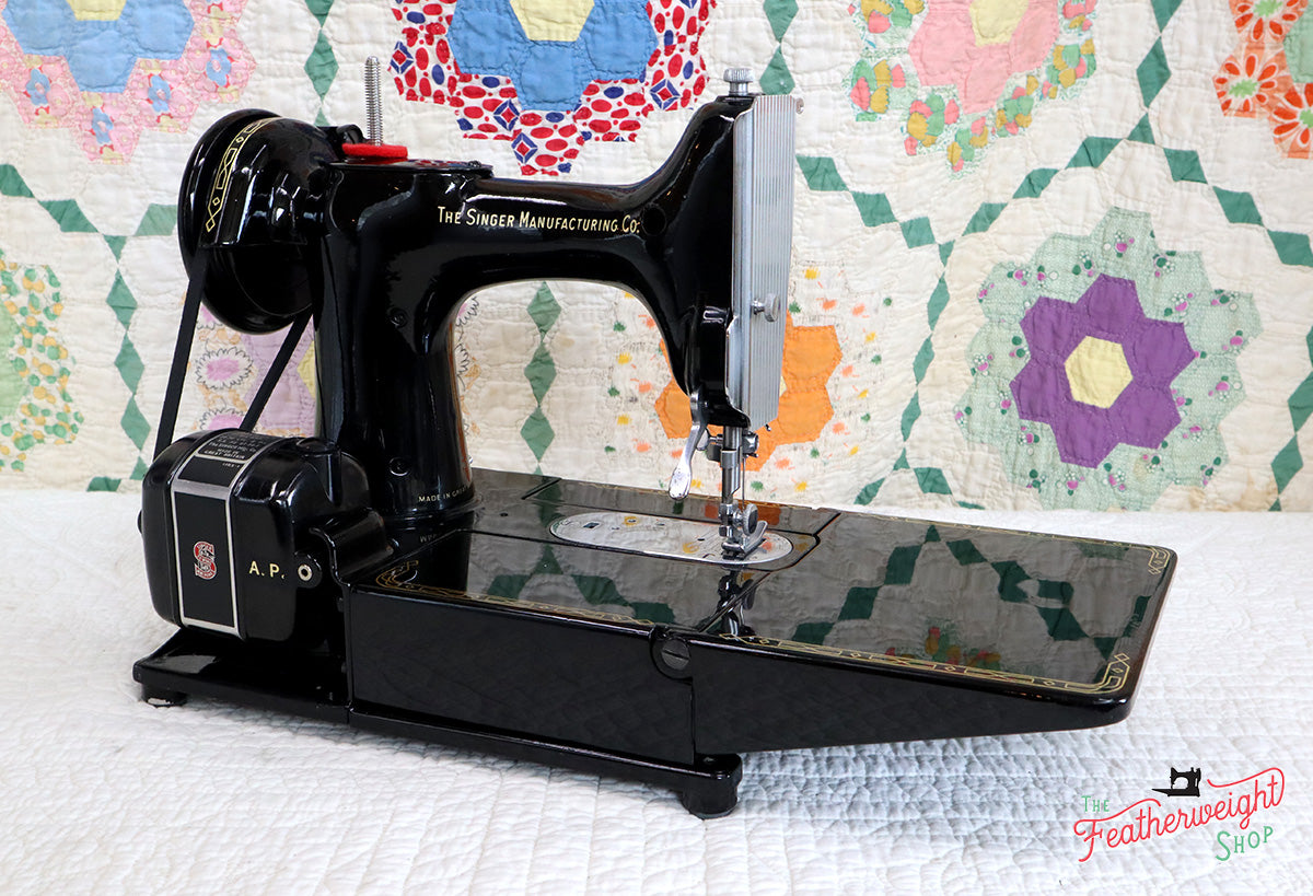 Singer Featherweight 222K Sewing Machine EN135***