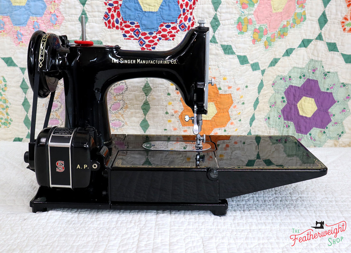 Singer Featherweight 222K Sewing Machine EN135***