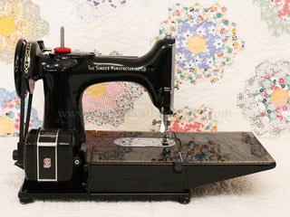 Load image into Gallery viewer, Singer Featherweight 222K Sewing Machine EM9581**
