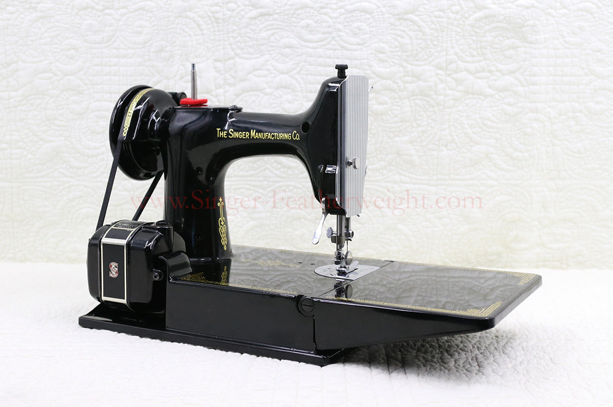 Singer Featherweight 221 Sewing Machine, AL419***