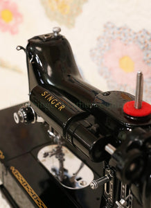 Singer Featherweight 222K Sewing Machine EM9581**