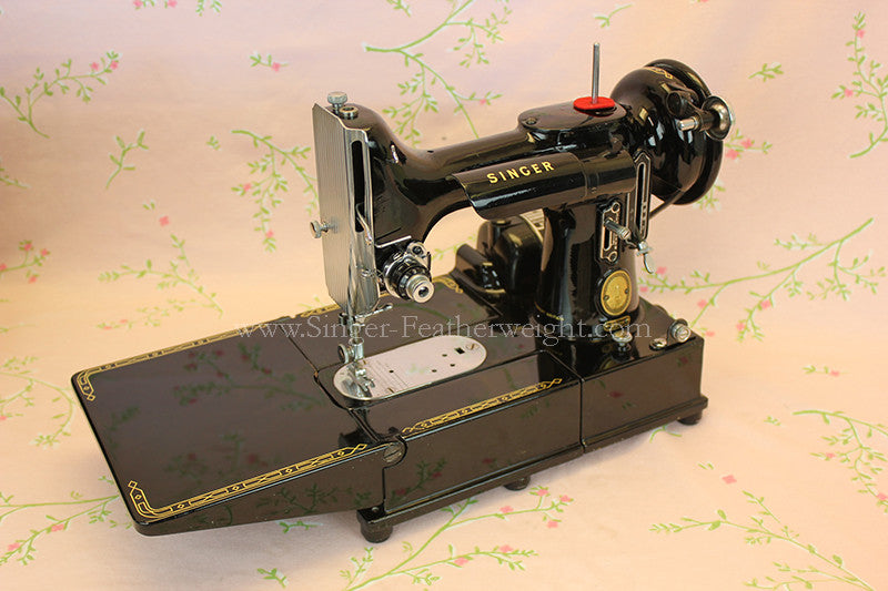 Singer Featherweight 222K Sewing Machine EK633***