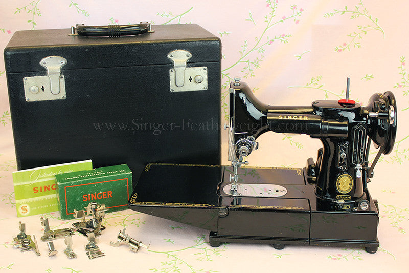 Singer Featherweight 222K Sewing Machine EK633***