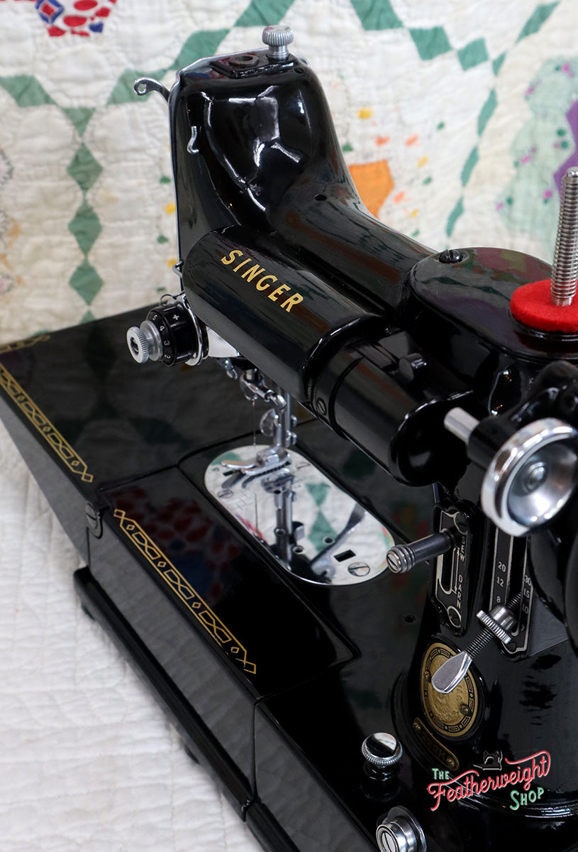 Singer Featherweight 222K Sewing Machine EN135***