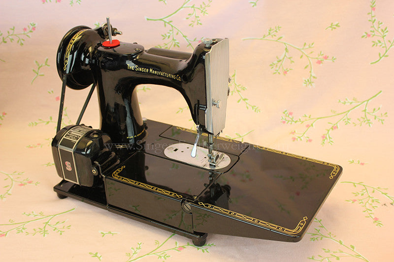 Singer Featherweight 222K Sewing Machine EK633***