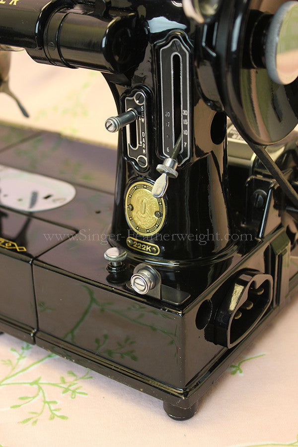 Singer Featherweight 222K Sewing Machine EK633***