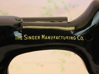 Load image into Gallery viewer, Singer Featherweight 222K Sewing Machine EK633***
