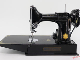 Load image into Gallery viewer, Singer Featherweight 221K Sewing Machine, EH142***