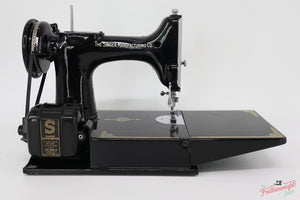 Singer Featherweight 221K Sewing Machine, EH142***