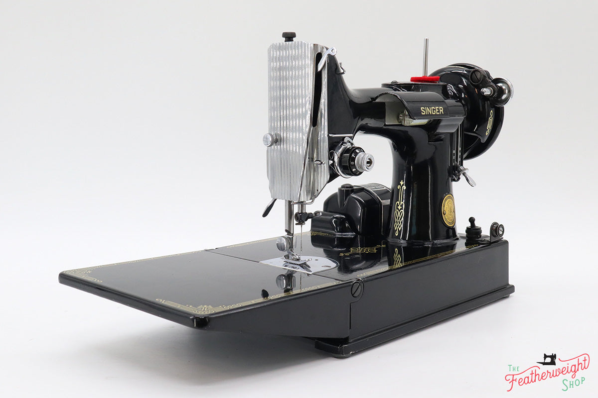 Singer Featherweight 221 Sewing Machine, AK591***