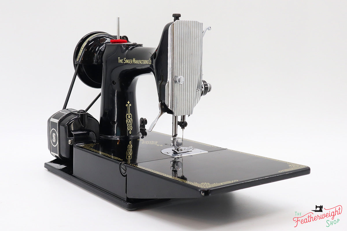 Singer Featherweight 221 Sewing Machine, AK591***