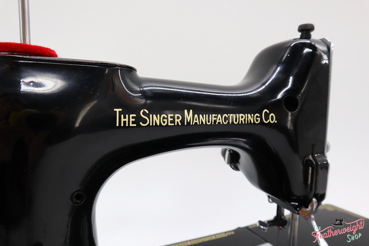 Singer Featherweight 221 Sewing Machine, AK591***