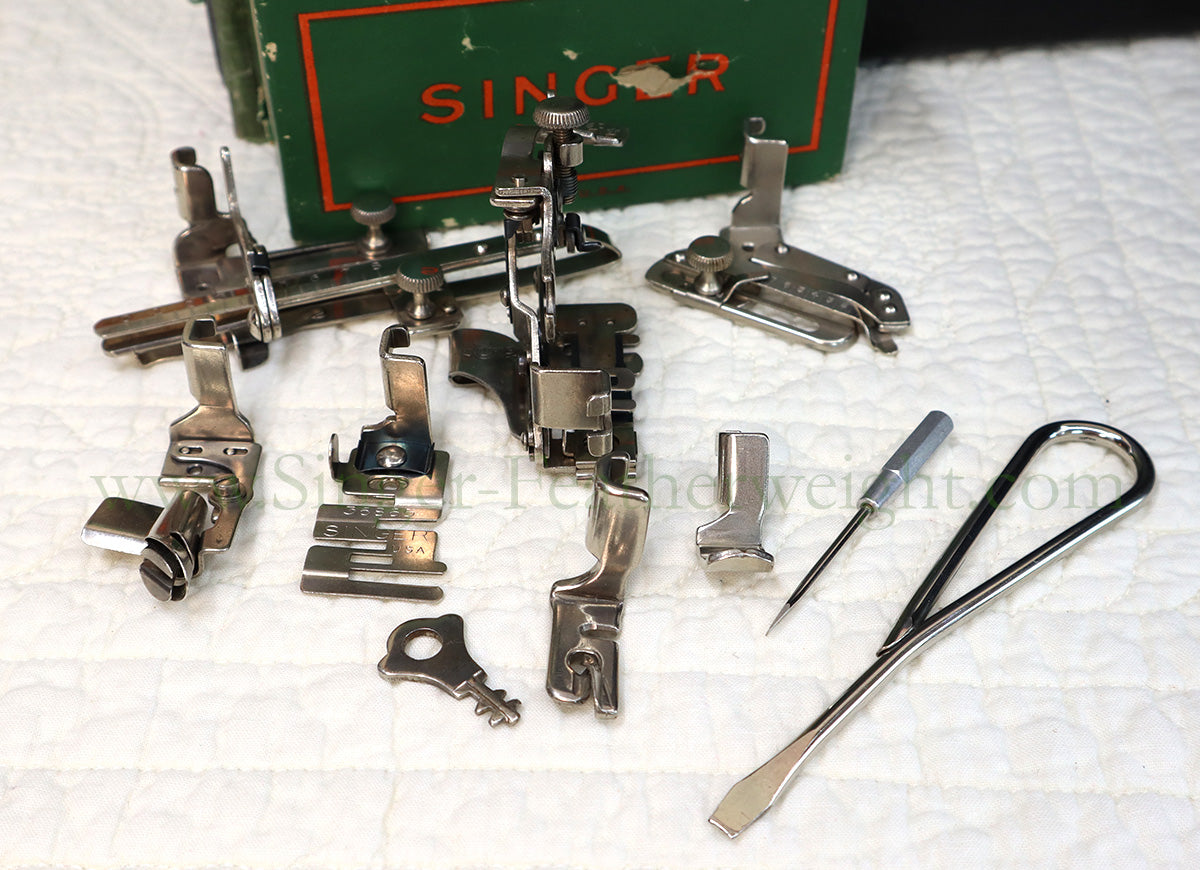 Singer Featherweight 221 Sewing machine, 1934 AD783***