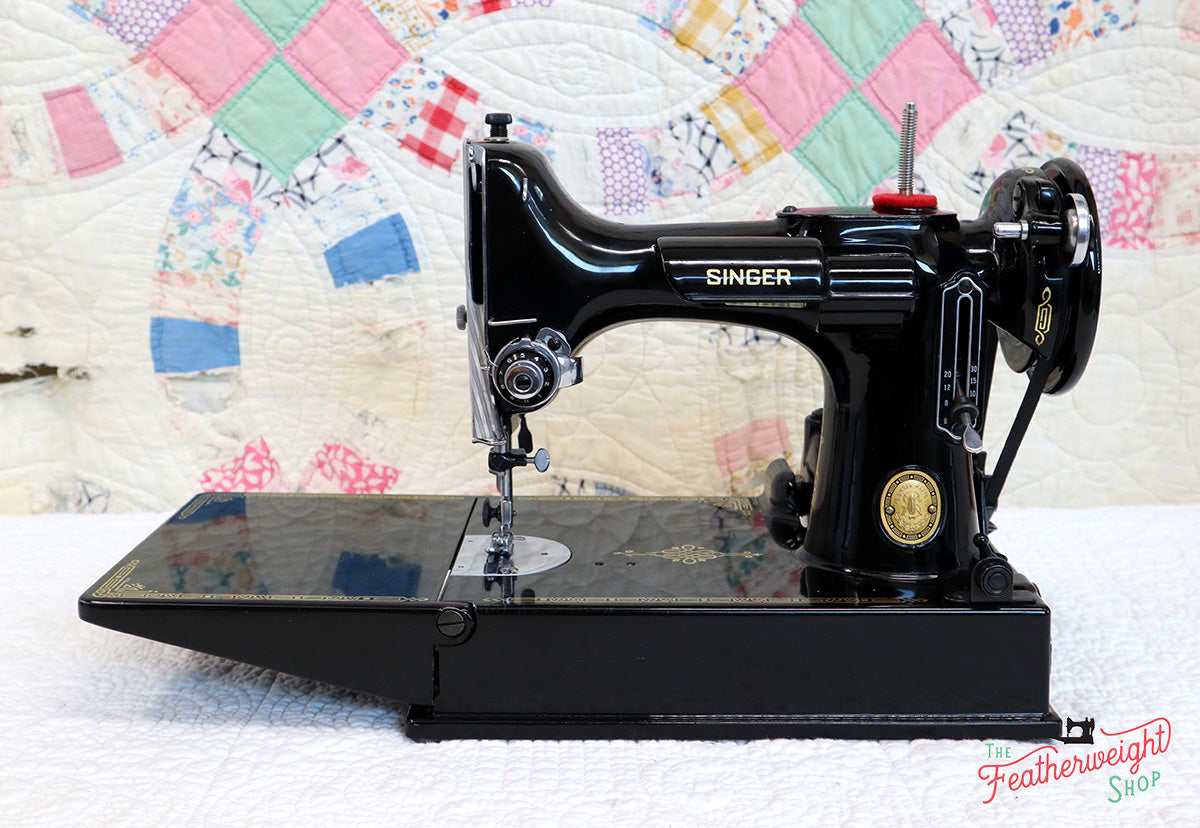 Singer Featherweight 221 Sewing Machine, AL024***