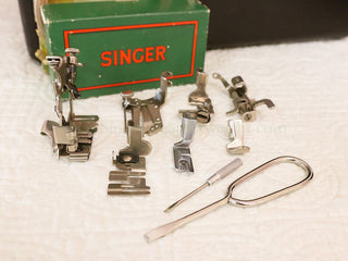 Load image into Gallery viewer, Singer Featherweight 222K Sewing Machine EJ9130**