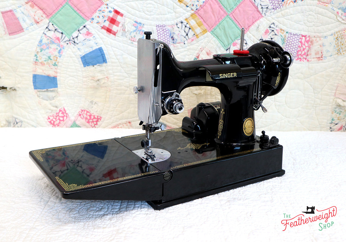 Singer Featherweight 221 Sewing Machine, AL024***