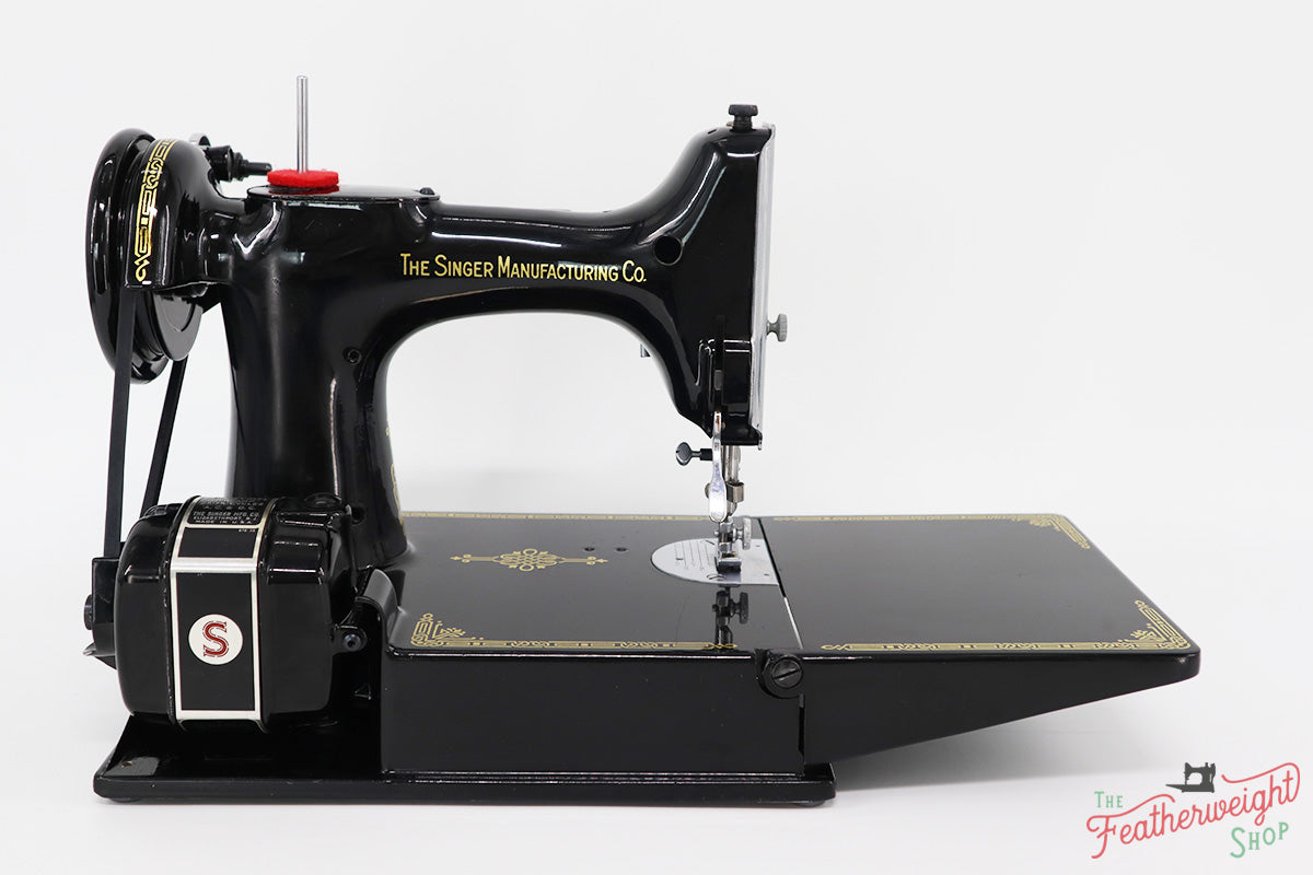 Singer Featherweight 221 Sewing Machine, AL0050**