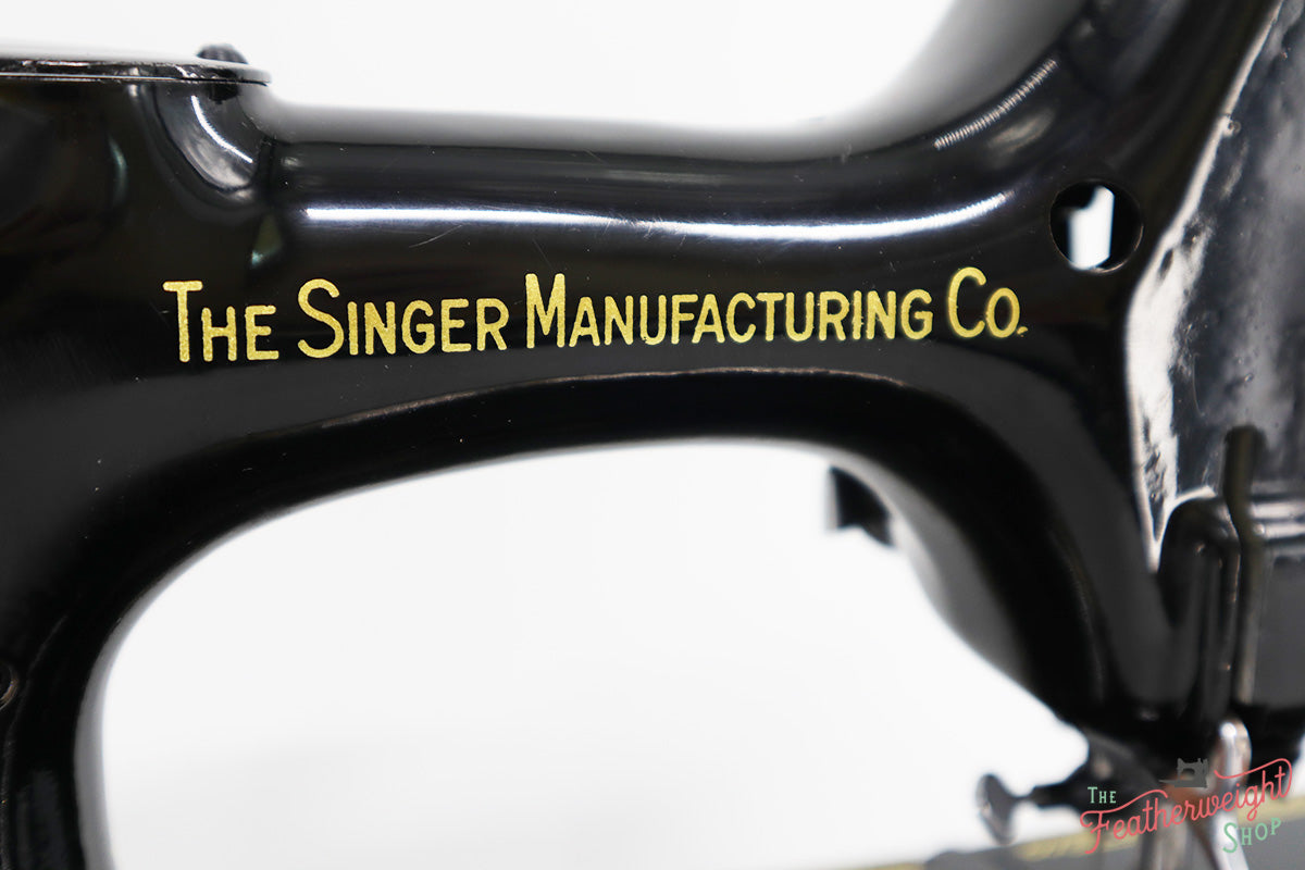 Singer Featherweight 221 Sewing Machine, AL0050**