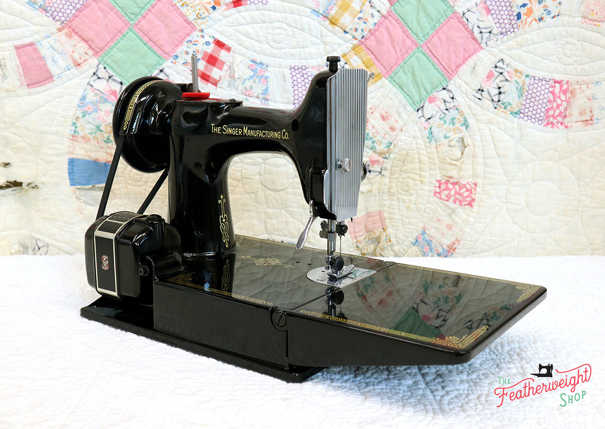 Singer Featherweight 221 Sewing Machine, AL024***