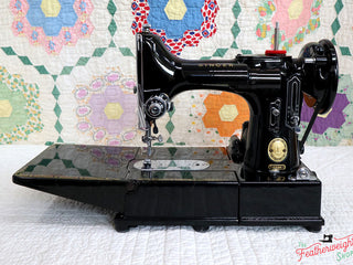 Load image into Gallery viewer, Singer Featherweight 222K Sewing Machine EN1345**