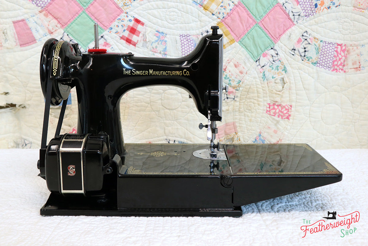 Singer Featherweight 221 Sewing Machine, AL024***