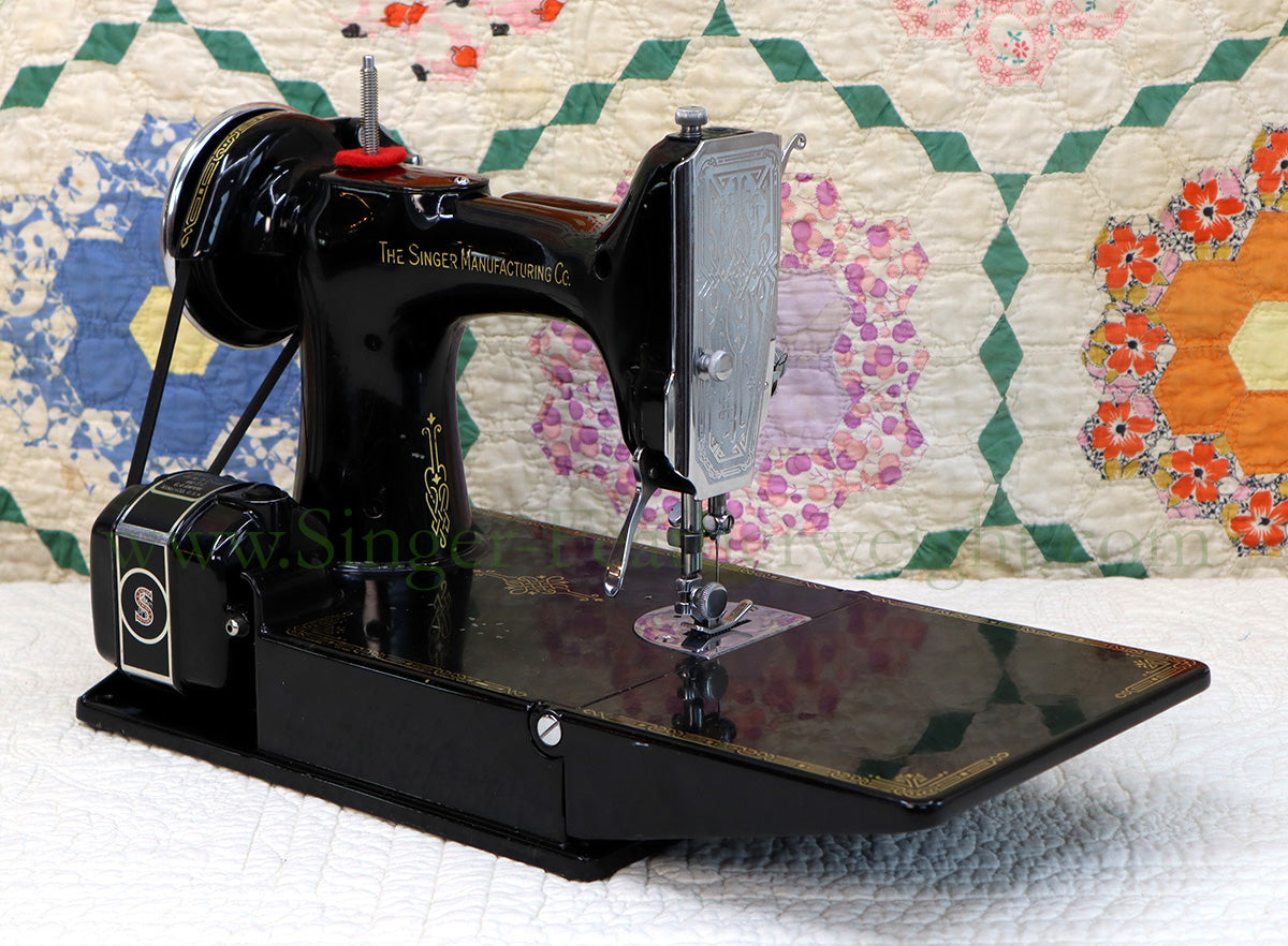 Singer Featherweight 221 Sewing machine, 1934 AD783***