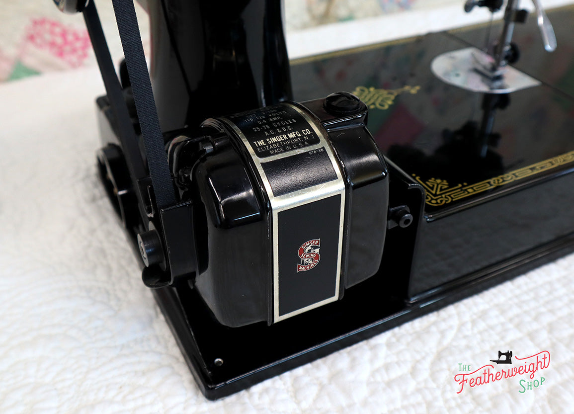 Singer Featherweight 221 Sewing Machine, AL024***