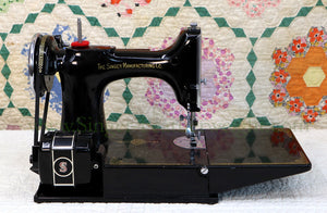 Singer Featherweight 221 Sewing machine, 1934 AD783***